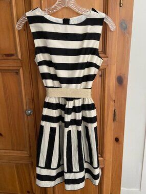J. Crew Crewcuts size 14 Girls Black and Cream Dress with Gold Sash and Pockets